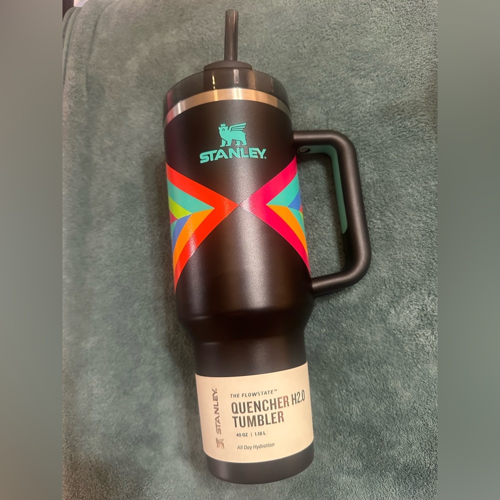 Stanley Hyper Geo Quencher H2.0 Tumbler 40oz